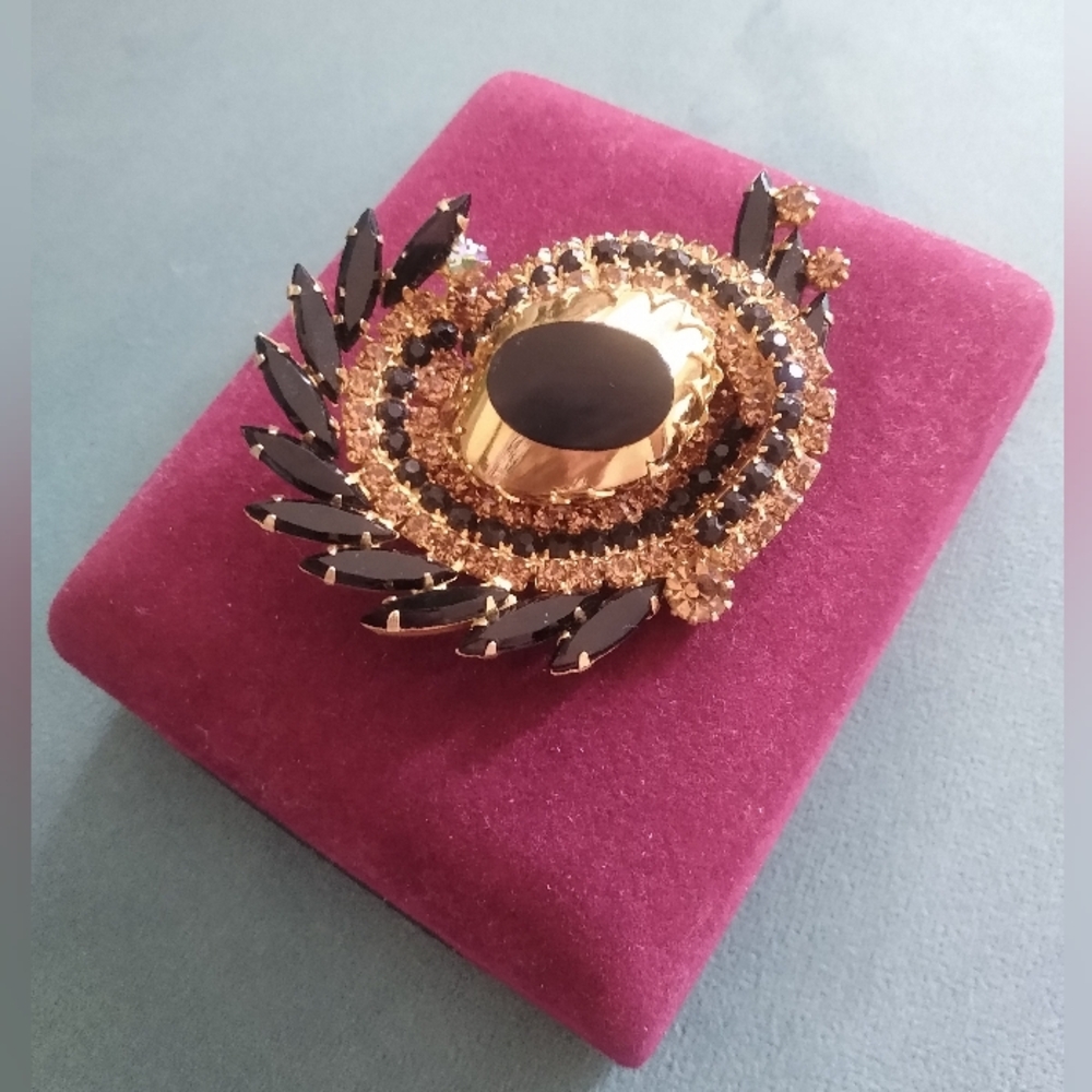 Mid Century Juliana Brooch
